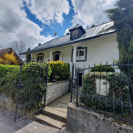 Villa Amalia, Centrum Banska Stiavnica, Parkovanie Pre 2 Auta, Velka Zahrada S Krbom, Cela Villa Amalia Pre 14 Osob Alebo Samostatne Nezavisle Prve Podlazie Villa Ama Pre 6 Osob Alebo Samostatne Nezavisle Podkrovie Villa Lia Pre 8 Osob,Pristup Cez Pi Exterior foto