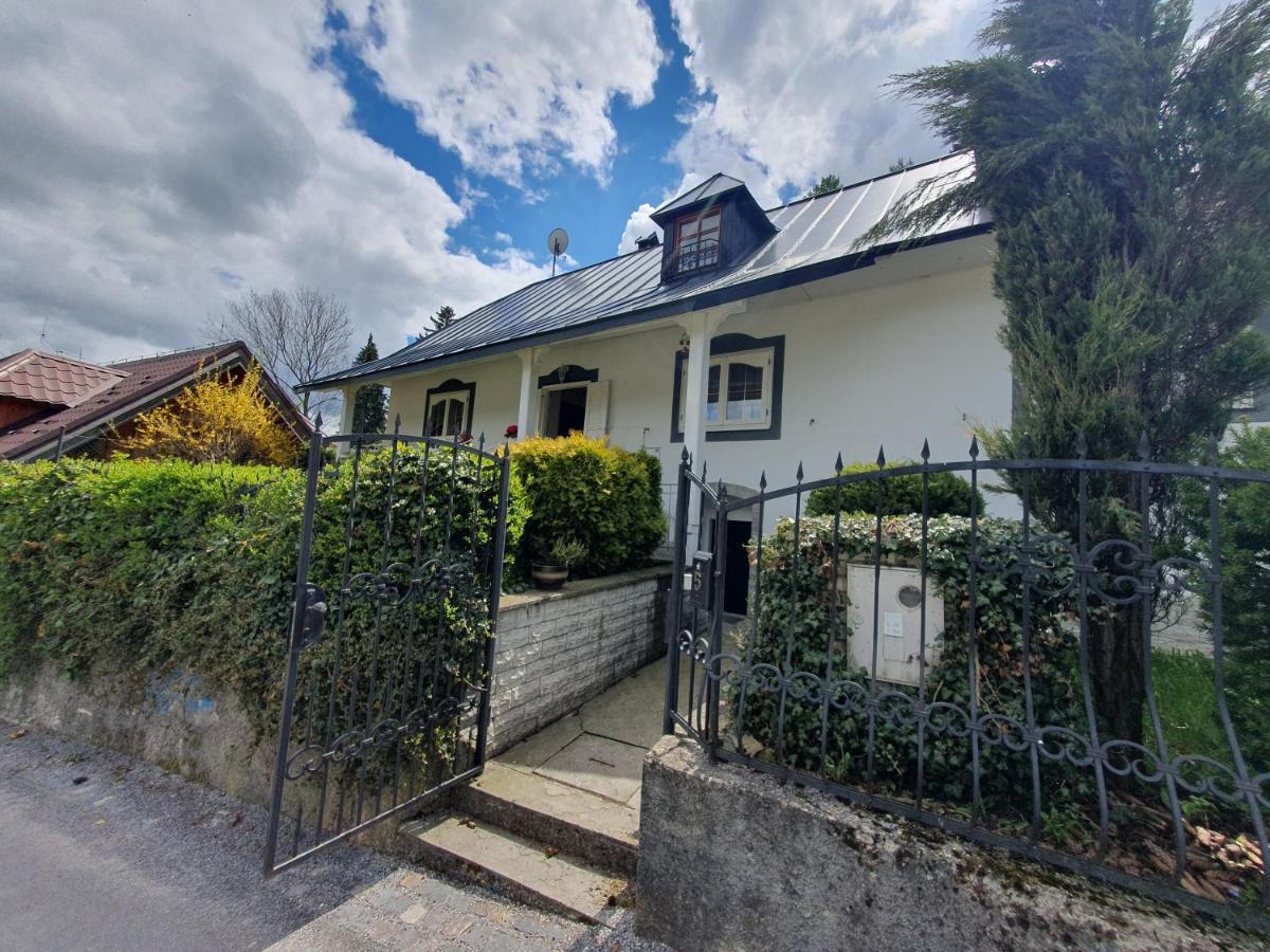Villa Amalia, Centrum Banska Stiavnica, Parkovanie Pre 2 Auta, Velka Zahrada S Krbom, Cela Villa Amalia Pre 14 Osob Alebo Samostatne Nezavisle Prve Podlazie Villa Ama Pre 6 Osob Alebo Samostatne Nezavisle Podkrovie Villa Lia Pre 8 Osob,Pristup Cez Pi Exterior foto