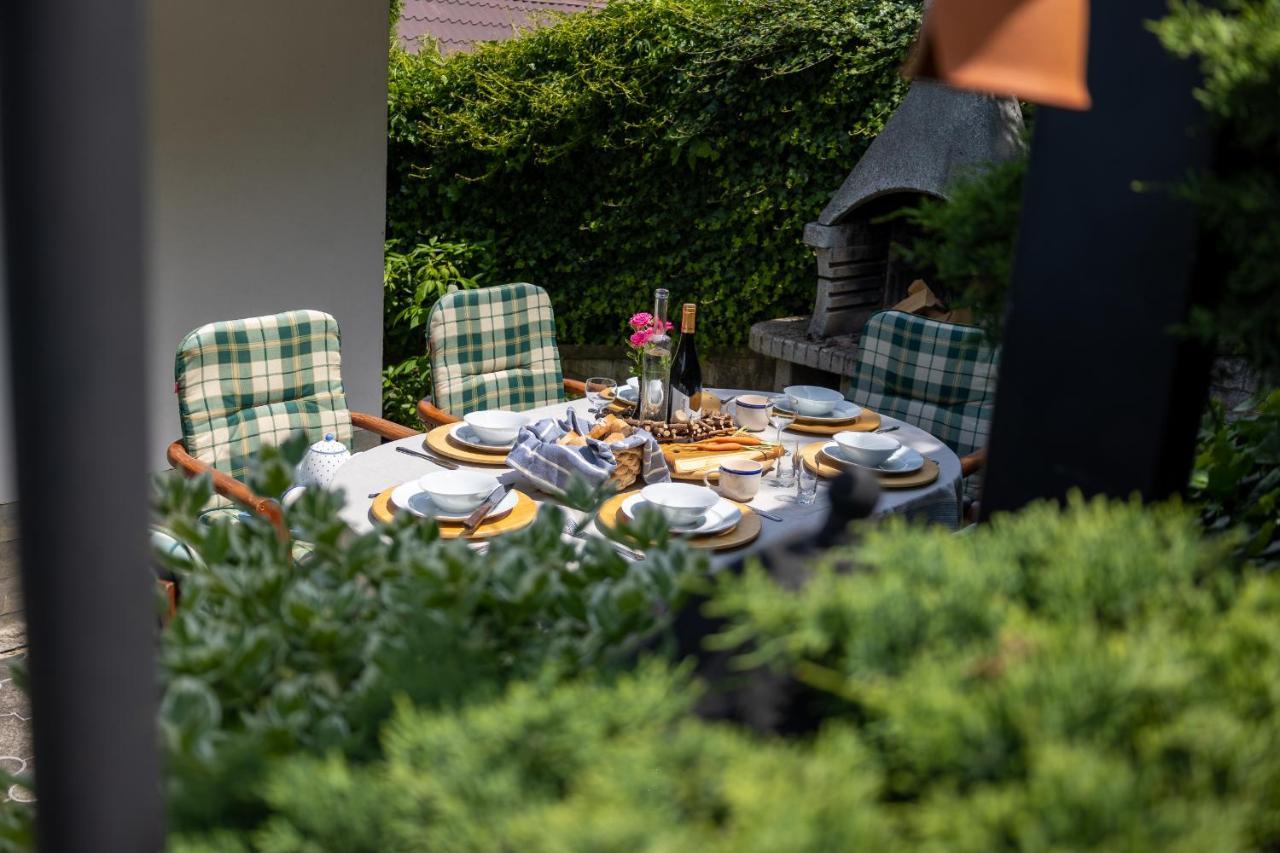 Villa Amalia, Centrum Banska Stiavnica, Parkovanie Pre 2 Auta, Velka Zahrada S Krbom, Cela Villa Amalia Pre 14 Osob Alebo Samostatne Nezavisle Prve Podlazie Villa Ama Pre 6 Osob Alebo Samostatne Nezavisle Podkrovie Villa Lia Pre 8 Osob,Pristup Cez Pi Exterior foto