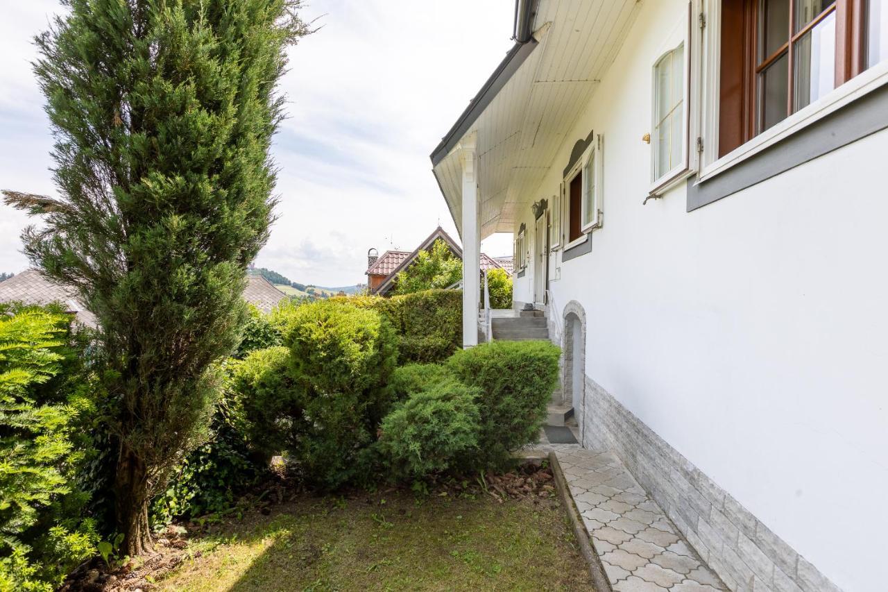 Villa Amalia, Centrum Banska Stiavnica, Parkovanie Pre 2 Auta, Velka Zahrada S Krbom, Cela Villa Amalia Pre 14 Osob Alebo Samostatne Nezavisle Prve Podlazie Villa Ama Pre 6 Osob Alebo Samostatne Nezavisle Podkrovie Villa Lia Pre 8 Osob,Pristup Cez Pi Exterior foto