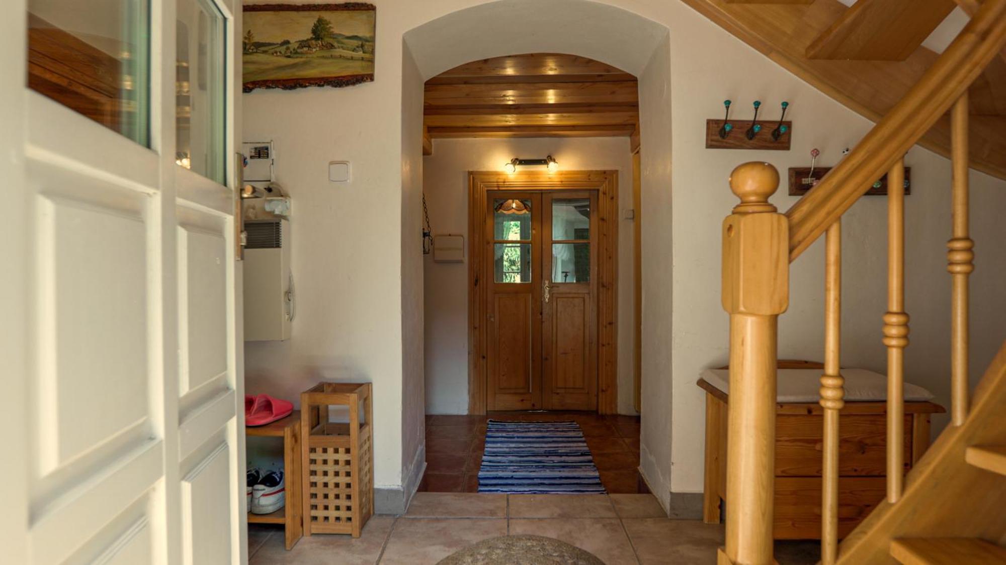 Villa Amalia, Centrum Banska Stiavnica, Parkovanie Pre 2 Auta, Velka Zahrada S Krbom, Cela Villa Amalia Pre 14 Osob Alebo Samostatne Nezavisle Prve Podlazie Villa Ama Pre 6 Osob Alebo Samostatne Nezavisle Podkrovie Villa Lia Pre 8 Osob,Pristup Cez Pi Exterior foto