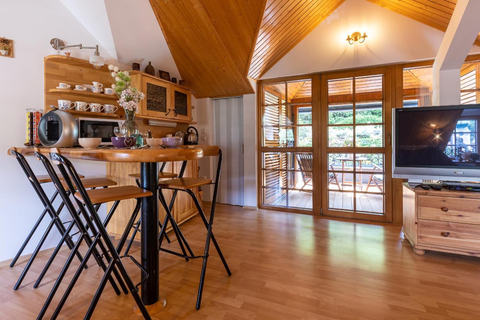 Villa Amalia, Centrum Banska Stiavnica, Parkovanie Pre 2 Auta, Velka Zahrada S Krbom, Cela Villa Amalia Pre 14 Osob Alebo Samostatne Nezavisle Prve Podlazie Villa Ama Pre 6 Osob Alebo Samostatne Nezavisle Podkrovie Villa Lia Pre 8 Osob,Pristup Cez Pi Exterior foto