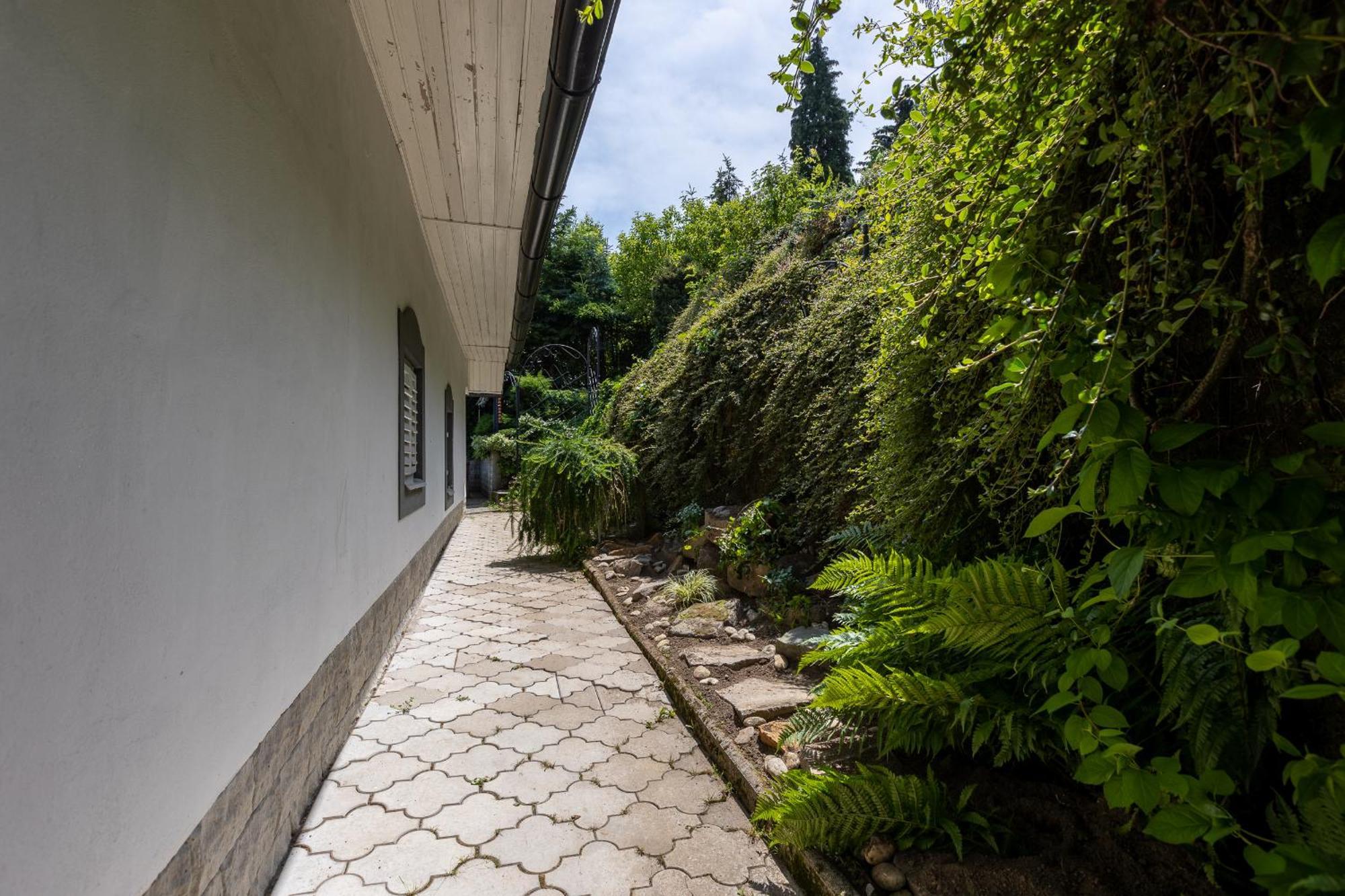 Villa Amalia, Centrum Banska Stiavnica, Parkovanie Pre 2 Auta, Velka Zahrada S Krbom, Cela Villa Amalia Pre 14 Osob Alebo Samostatne Nezavisle Prve Podlazie Villa Ama Pre 6 Osob Alebo Samostatne Nezavisle Podkrovie Villa Lia Pre 8 Osob,Pristup Cez Pi Exterior foto