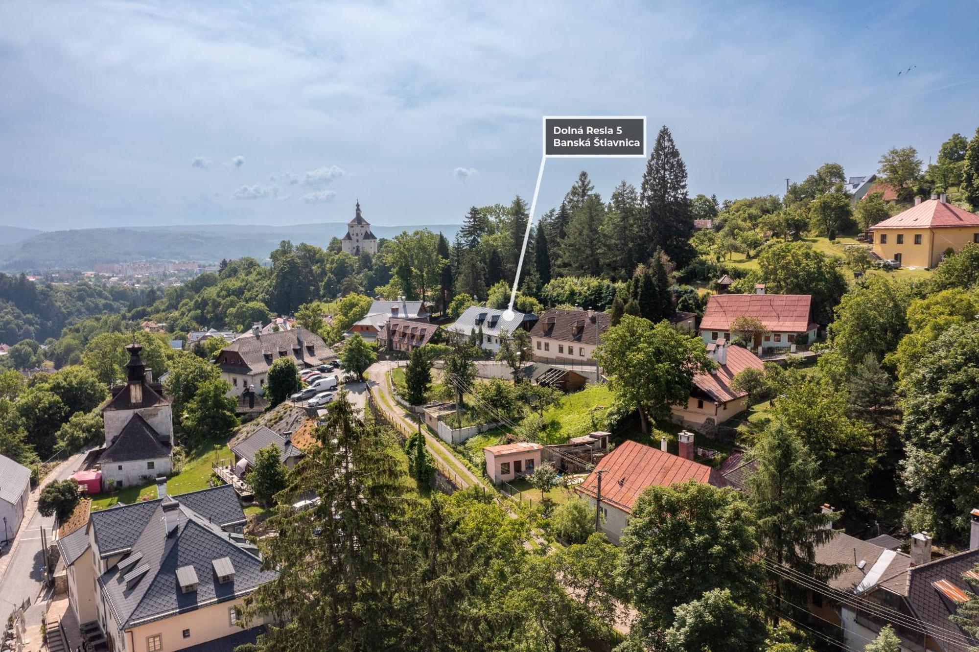 Villa Amalia, Centrum Banska Stiavnica, Parkovanie Pre 2 Auta, Velka Zahrada S Krbom, Cela Villa Amalia Pre 14 Osob Alebo Samostatne Nezavisle Prve Podlazie Villa Ama Pre 6 Osob Alebo Samostatne Nezavisle Podkrovie Villa Lia Pre 8 Osob,Pristup Cez Pi Exterior foto