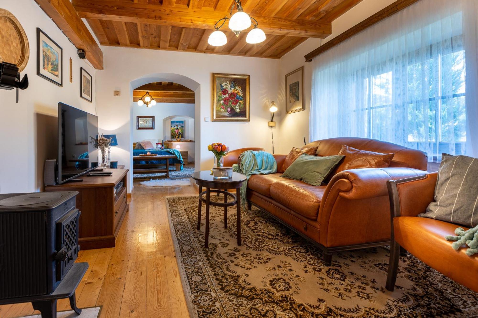 Villa Amalia, Centrum Banska Stiavnica, Parkovanie Pre 2 Auta, Velka Zahrada S Krbom, Cela Villa Amalia Pre 14 Osob Alebo Samostatne Nezavisle Prve Podlazie Villa Ama Pre 6 Osob Alebo Samostatne Nezavisle Podkrovie Villa Lia Pre 8 Osob,Pristup Cez Pi Exterior foto
