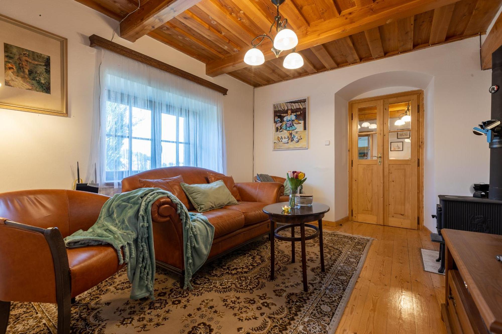 Villa Amalia, Centrum Banska Stiavnica, Parkovanie Pre 2 Auta, Velka Zahrada S Krbom, Cela Villa Amalia Pre 14 Osob Alebo Samostatne Nezavisle Prve Podlazie Villa Ama Pre 6 Osob Alebo Samostatne Nezavisle Podkrovie Villa Lia Pre 8 Osob,Pristup Cez Pi Exterior foto