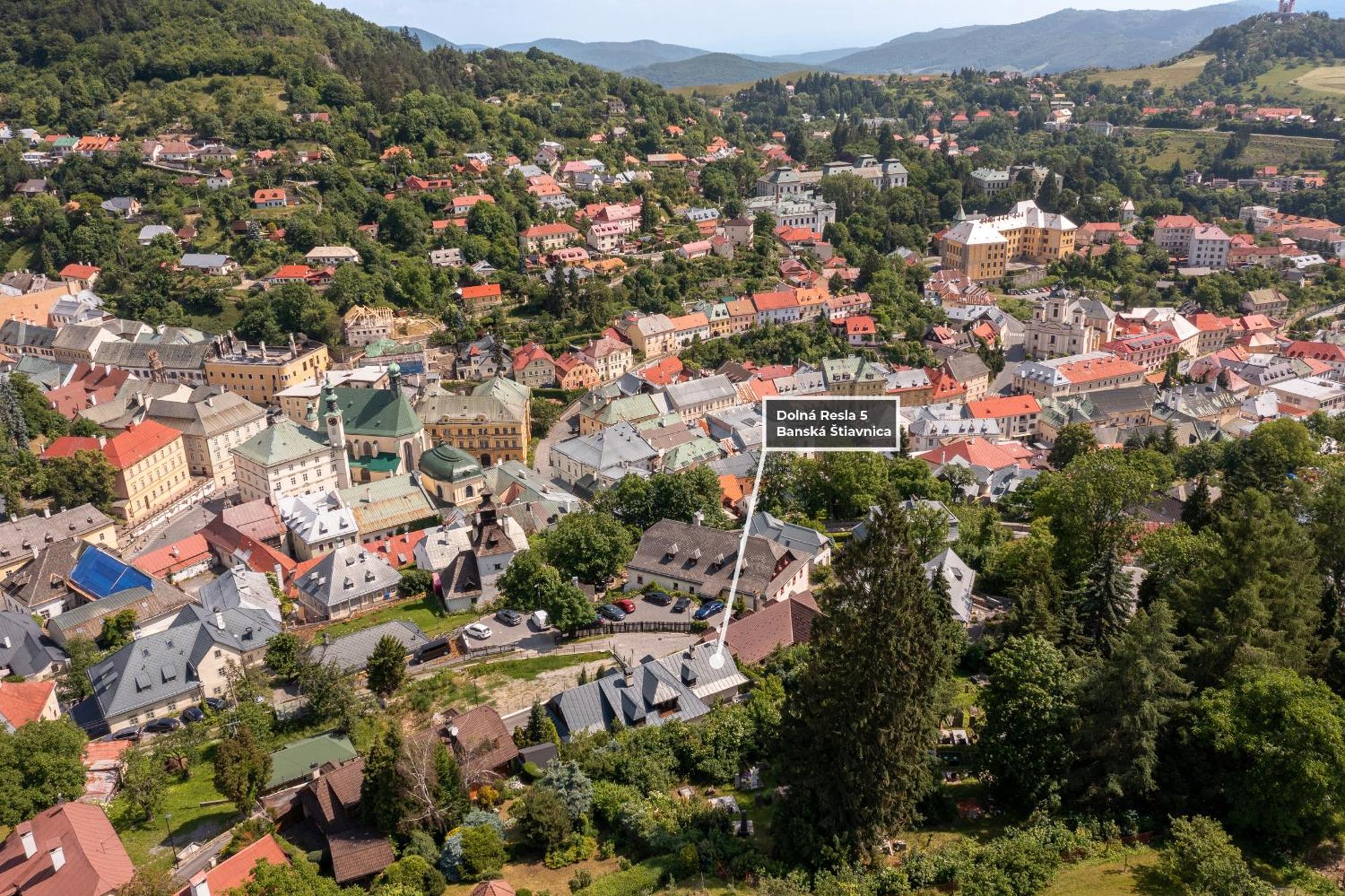 Villa Amalia, Centrum Banska Stiavnica, Parkovanie Pre 2 Auta, Velka Zahrada S Krbom, Cela Villa Amalia Pre 14 Osob Alebo Samostatne Nezavisle Prve Podlazie Villa Ama Pre 6 Osob Alebo Samostatne Nezavisle Podkrovie Villa Lia Pre 8 Osob,Pristup Cez Pi Exterior foto