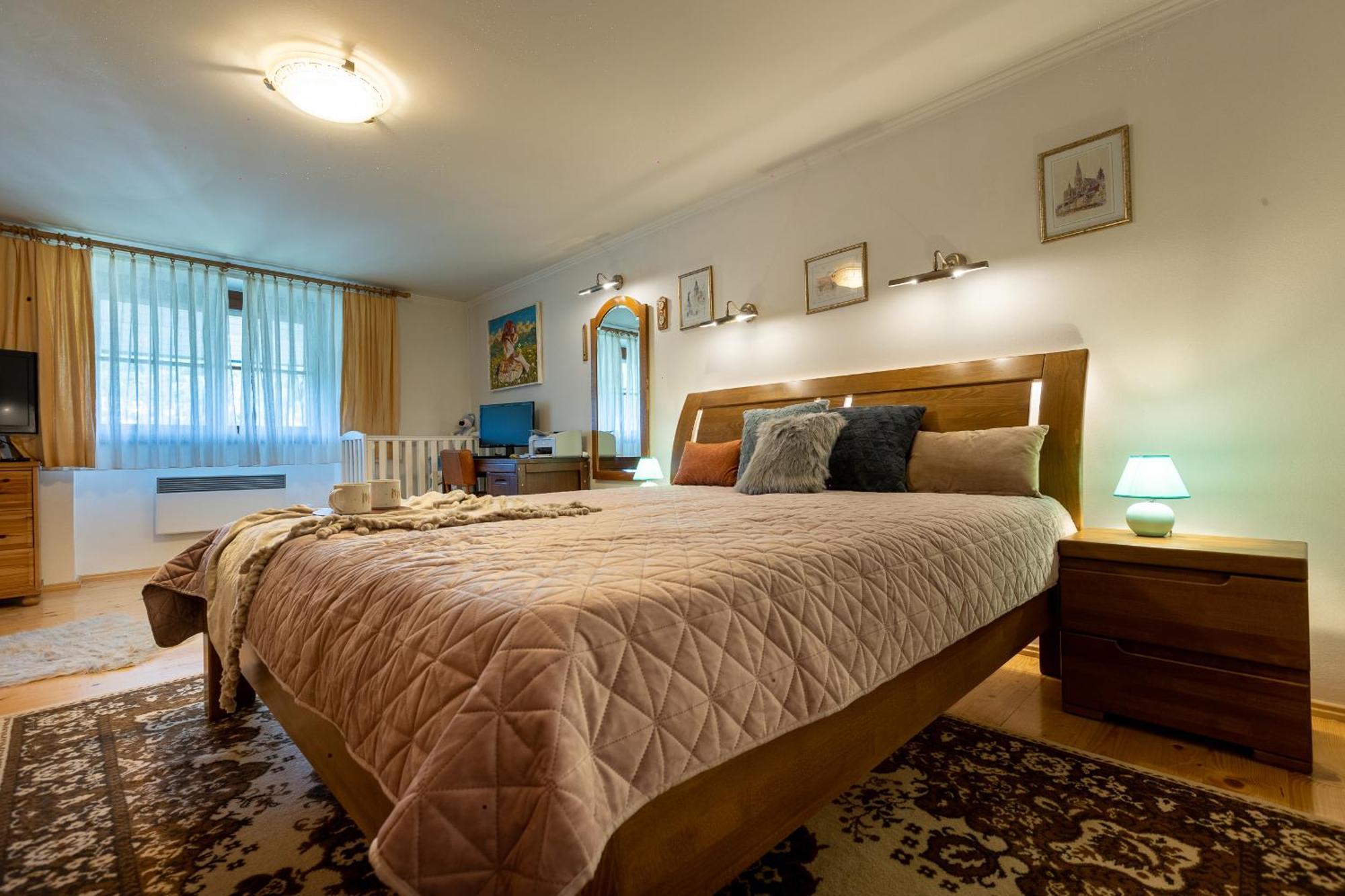 Villa Amalia, Centrum Banska Stiavnica, Parkovanie Pre 2 Auta, Velka Zahrada S Krbom, Cela Villa Amalia Pre 14 Osob Alebo Samostatne Nezavisle Prve Podlazie Villa Ama Pre 6 Osob Alebo Samostatne Nezavisle Podkrovie Villa Lia Pre 8 Osob,Pristup Cez Pi Exterior foto