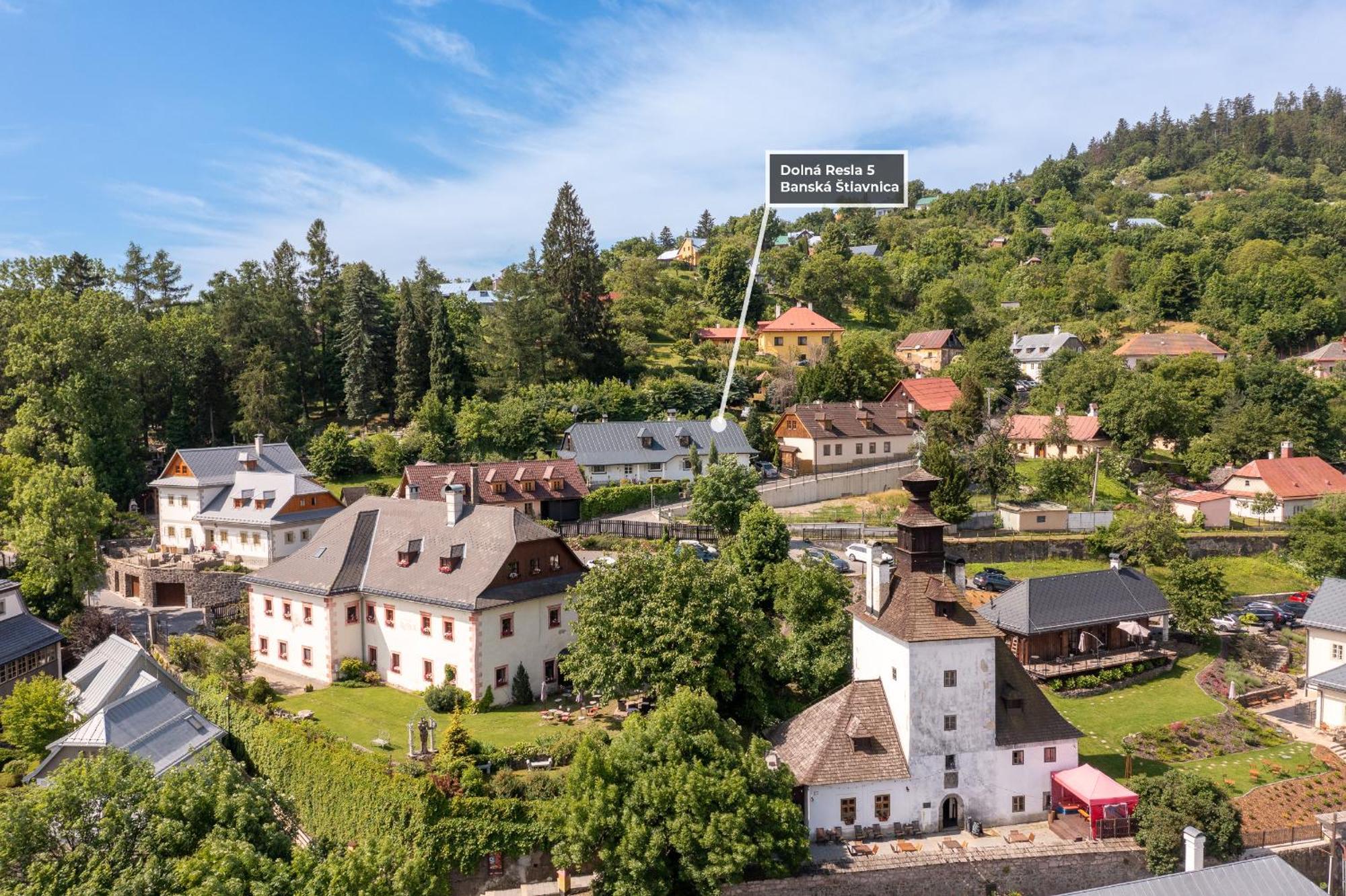 Villa Amalia, Centrum Banska Stiavnica, Parkovanie Pre 2 Auta, Velka Zahrada S Krbom, Cela Villa Amalia Pre 14 Osob Alebo Samostatne Nezavisle Prve Podlazie Villa Ama Pre 6 Osob Alebo Samostatne Nezavisle Podkrovie Villa Lia Pre 8 Osob,Pristup Cez Pi Exterior foto