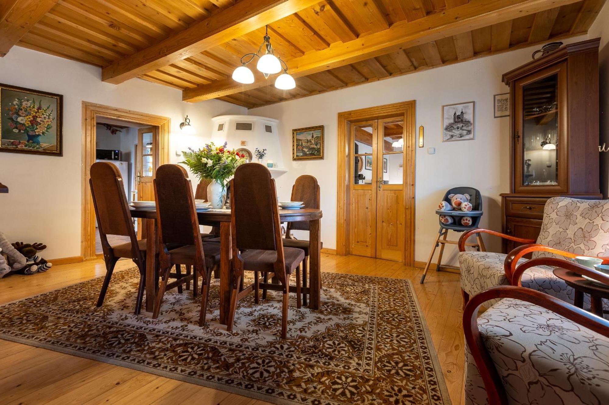 Villa Amalia, Centrum Banska Stiavnica, Parkovanie Pre 2 Auta, Velka Zahrada S Krbom, Cela Villa Amalia Pre 14 Osob Alebo Samostatne Nezavisle Prve Podlazie Villa Ama Pre 6 Osob Alebo Samostatne Nezavisle Podkrovie Villa Lia Pre 8 Osob,Pristup Cez Pi Exterior foto
