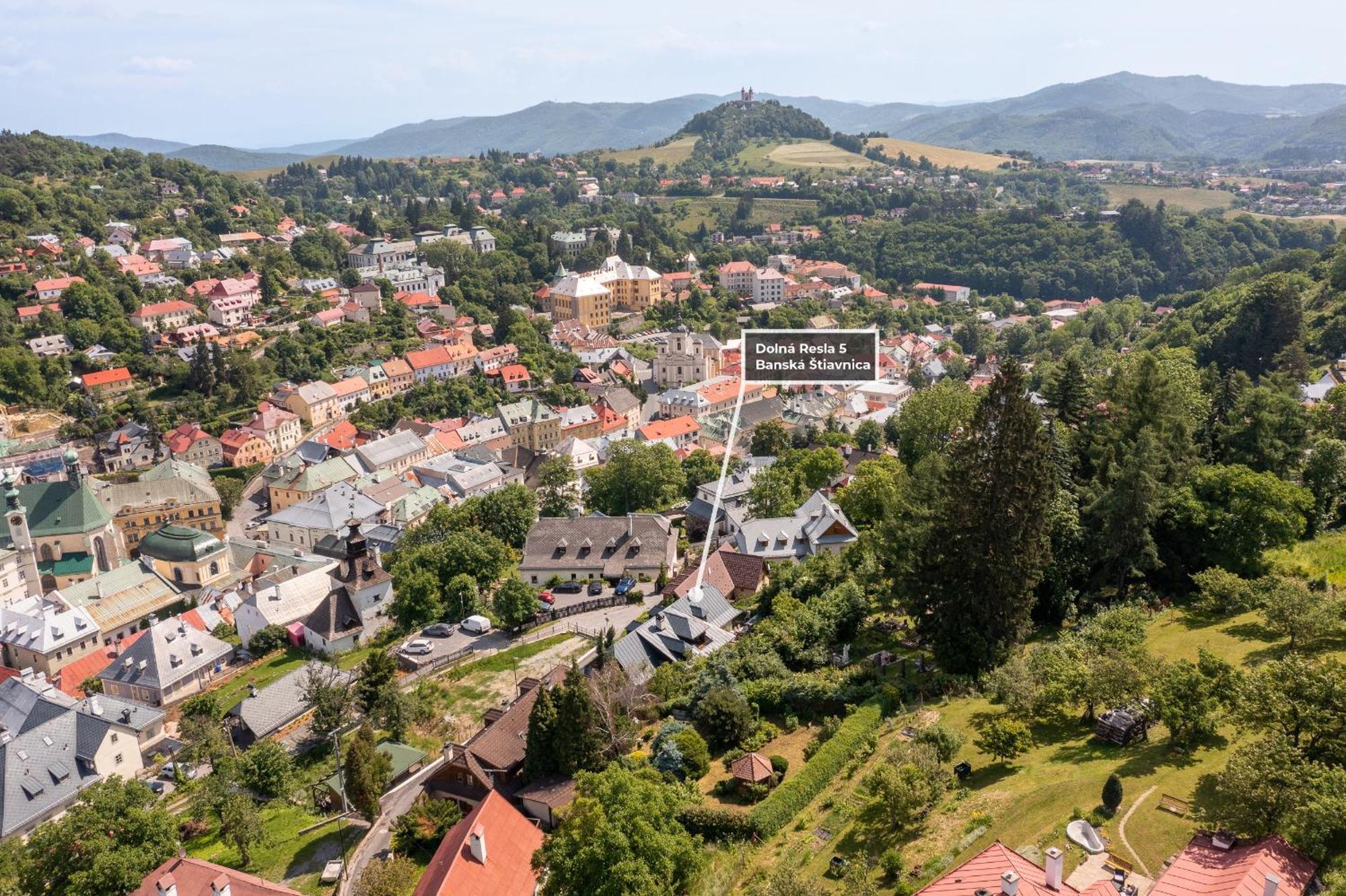 Villa Amalia, Centrum Banska Stiavnica, Parkovanie Pre 2 Auta, Velka Zahrada S Krbom, Cela Villa Amalia Pre 14 Osob Alebo Samostatne Nezavisle Prve Podlazie Villa Ama Pre 6 Osob Alebo Samostatne Nezavisle Podkrovie Villa Lia Pre 8 Osob,Pristup Cez Pi Exterior foto