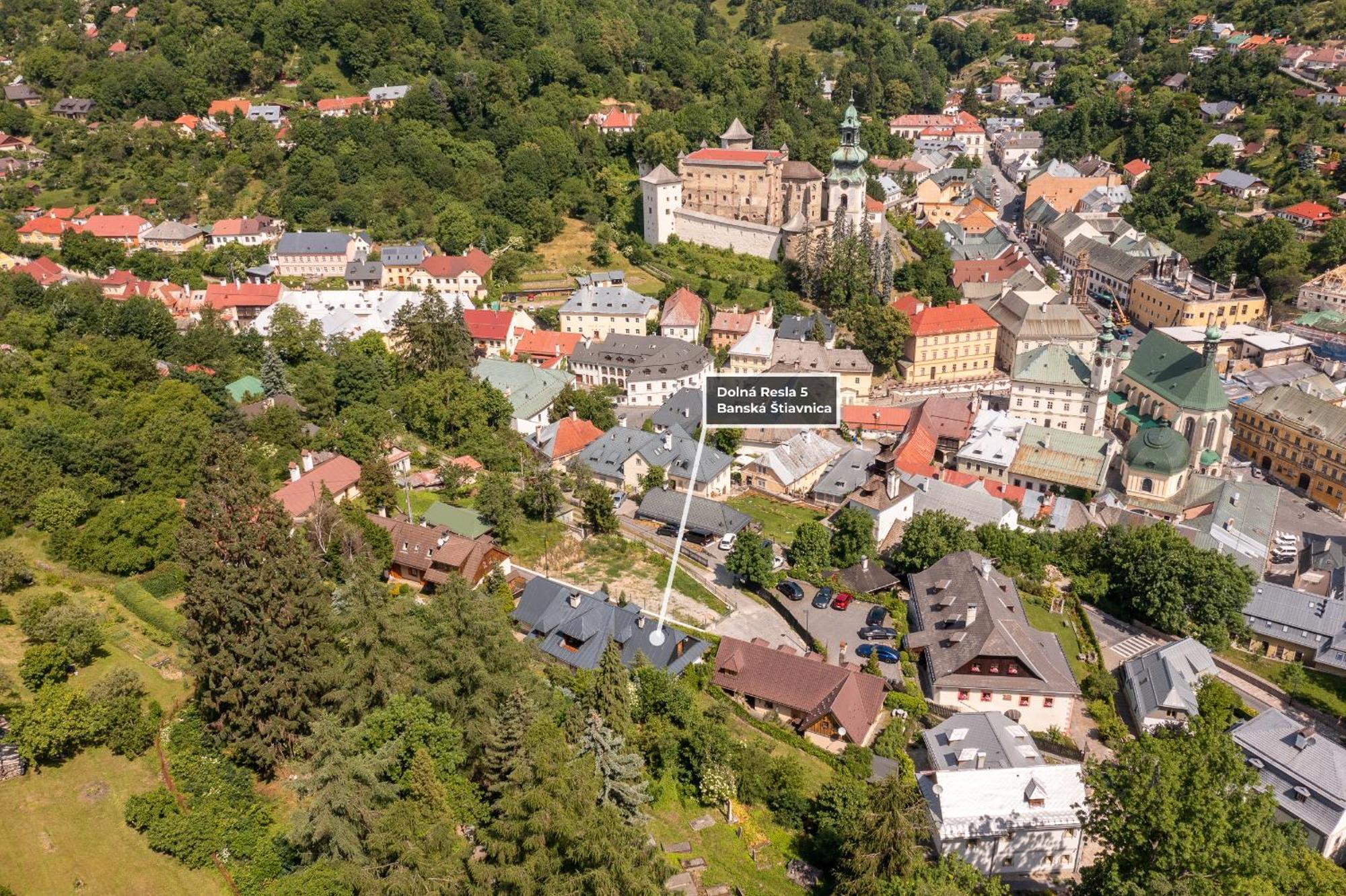 Villa Amalia, Centrum Banska Stiavnica, Parkovanie Pre 2 Auta, Velka Zahrada S Krbom, Cela Villa Amalia Pre 14 Osob Alebo Samostatne Nezavisle Prve Podlazie Villa Ama Pre 6 Osob Alebo Samostatne Nezavisle Podkrovie Villa Lia Pre 8 Osob,Pristup Cez Pi Exterior foto
